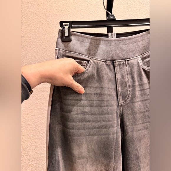 NWOT HALARA Gray Wide Leg Pants with White Stripes - Picture 4 of 9